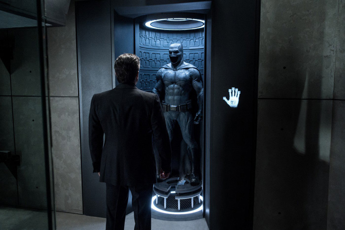 Бэтмен против Супермена: На заре справедливости, кадры.  На фото: Бен Аффлек постеров у фильма: 16трейлеров у фильма: 41