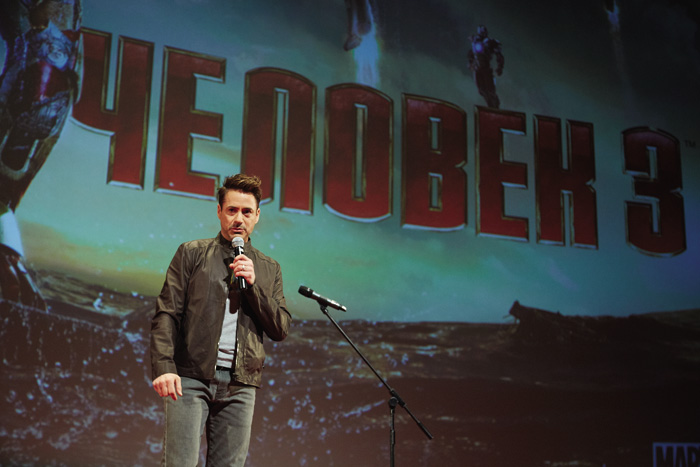 Железный человек 3, кадры. На фото: Роберт Дауни-младший постеров у фильма: 25трейлеров у фильма: 33 Железный человек 3, кадры. На фото: Роберт Дауни-младший постеров у фильма: 25трейлеров у фильма: 33
