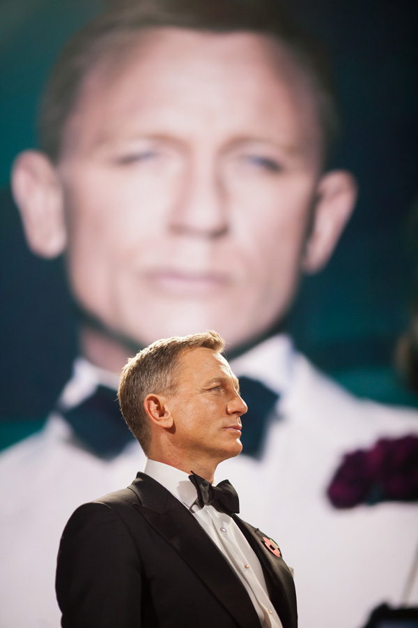 007: , .    : 7  : 38
